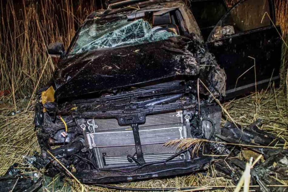 Der 39-Jährige musste aus seinem stark beschädigten Auto befreit werden.