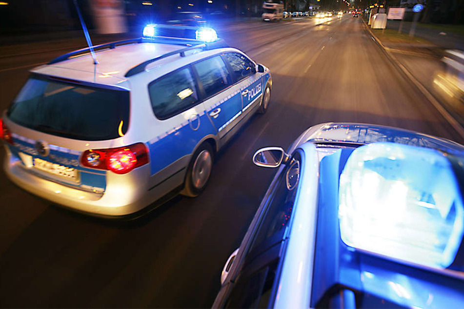 Erst als Unterstützung der Polizei eintraf, konnten die zwei Gruppen getrennt werden (Symbolbild).