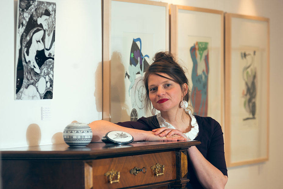 Porzellankünstlerin und Galeristin Janett Noack hat selbst viel Freude an
ihrer Ausstellung.