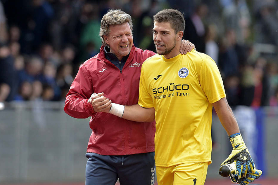 Cheftrainer Jeff Saibene (l.) vertraut auf seine zurückgekehrte Nummer eins, Stefan Ortega.