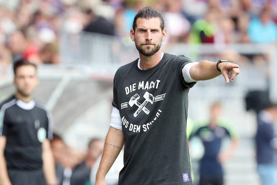 „Die Macht aus dem Schacht“ stand auf dem T-Shirt von Robin Lenk. Ab sofort soll er diese Macht als Teamchef in Punkte und Erfolg ummünzen.