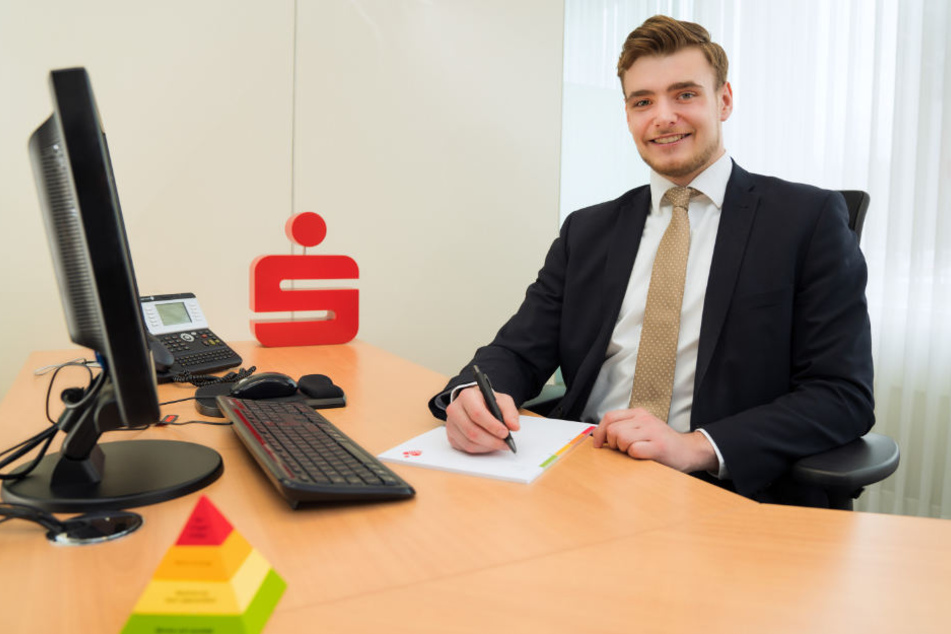 Seit Januar 2018 ist Florian Schürmann kein Azubi mehr, sonden regulärerer Bankkaufmann bei der Sparkasse Bielefeld.