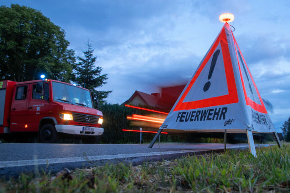Die Feuerwehr ist mit zahlreichen Einsatzkräften vor Ort.