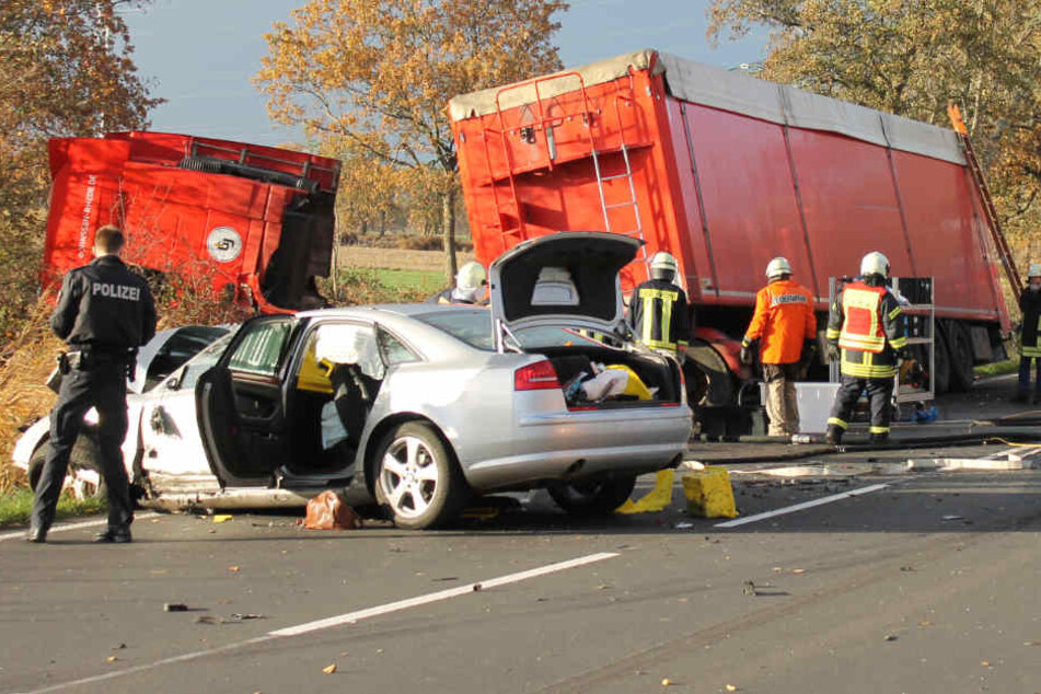 Die Frau des silbernen Autos erlag im Krankenhaus ihren Verletzungen.