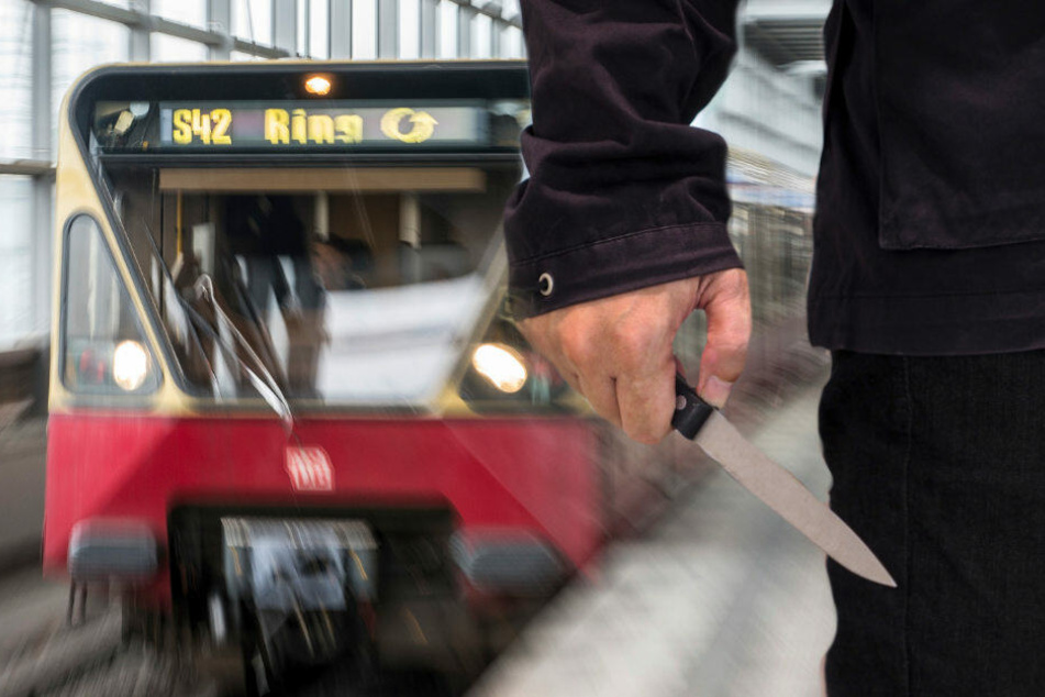 Ein Mann wurde von falschen Kontrolleuren angegriffen und verletzt. (Symbolbild)