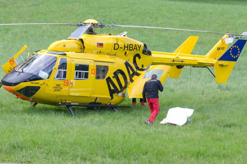 Zwei Rettungshubschrauber brachten die Verletzten in eine Klinik (Symbolbild).