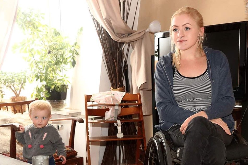 Marie (23) mit Tochter Juna (1).