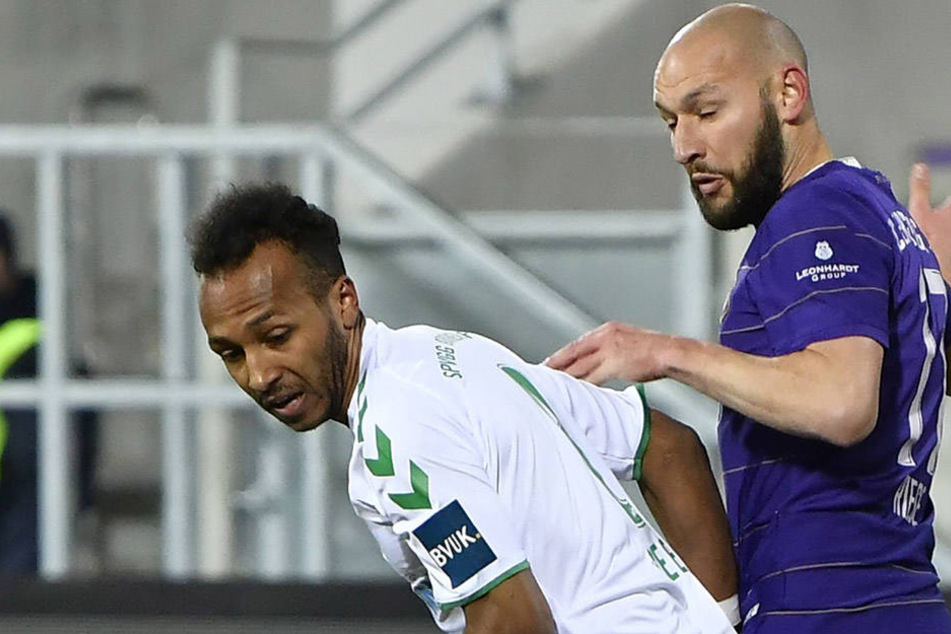 Er nervte die Gegenspieler mit seiner Zweikampfstärke: Philipp Riese (r., hier gegen Fürths Julien Green).