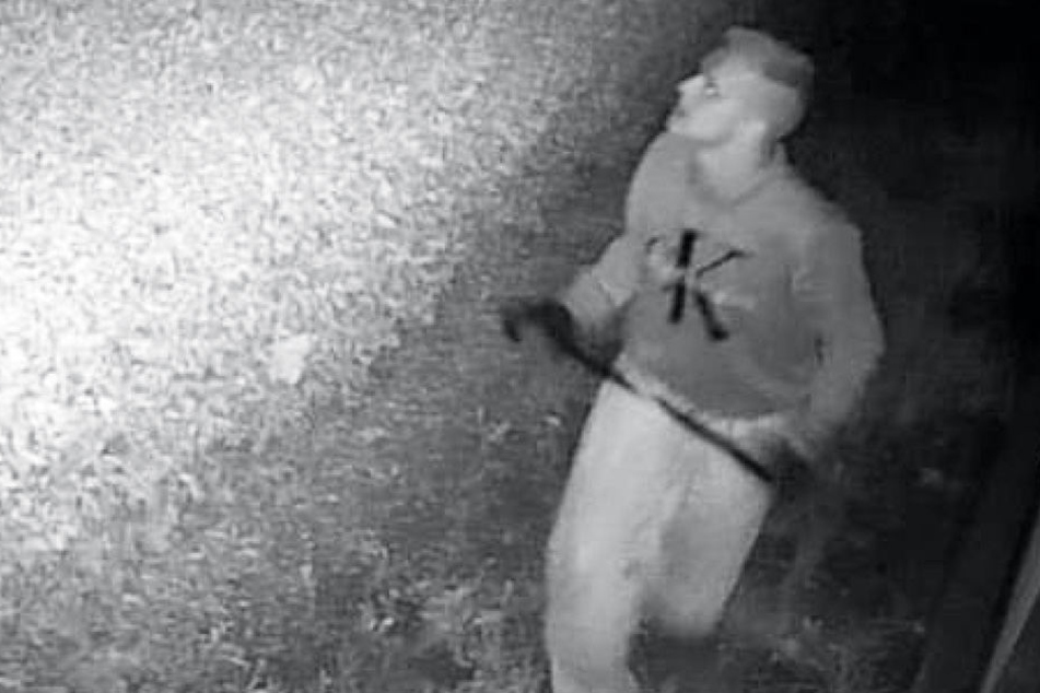 Über ein aufgehebeltes Toilettenfenster drangen die Täter in das Vereinsgebäude.