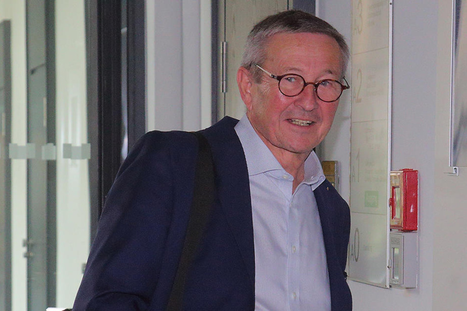 Ex-Maler und Sammler Stefan Heinemann (66): „Ich habe viel Geld in die
Ausstellung meiner Sammlung im Kunsthaus gesteckt. Die Ausstattung der
städtischen Galerie ist ein kulturpolitischer Skandal.“