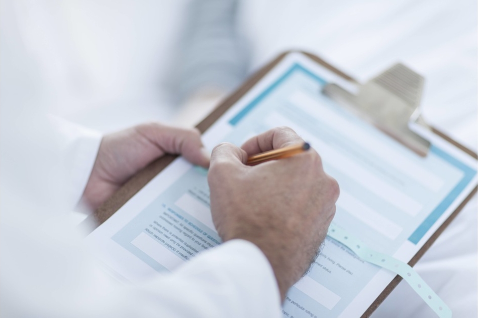 Durch eine falsche Abrechnungsnummer wurde eine Patientin für tot erklärt.