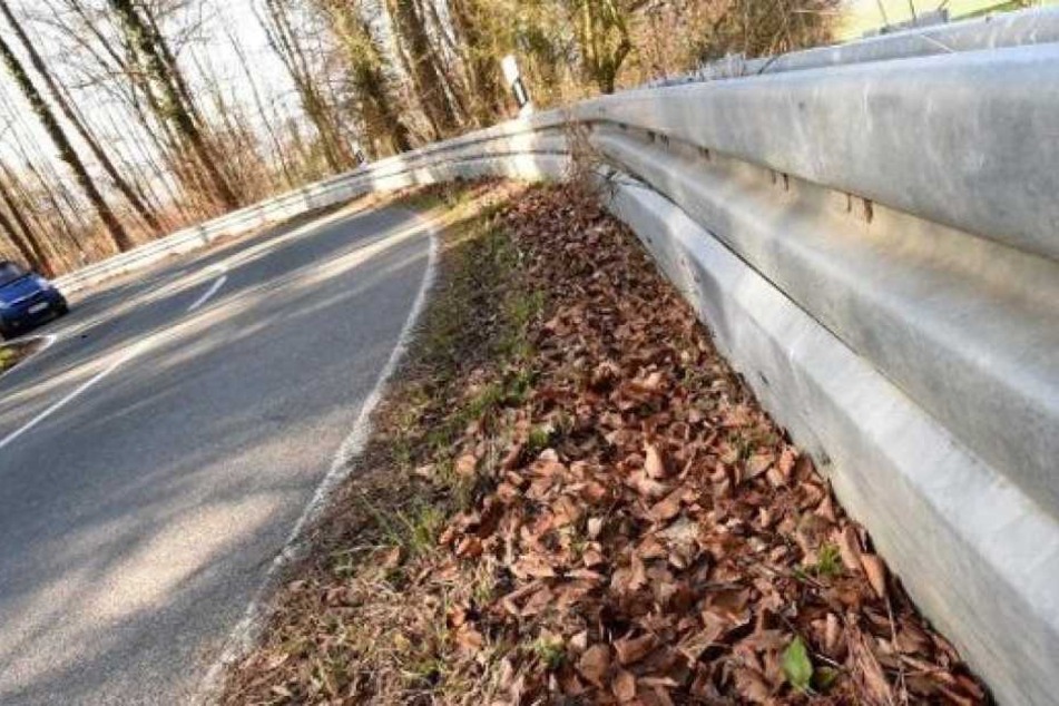 Die mangelhafte Leitplanke hatte großen Schuld daran, dass die 17-Jährige sterben musste.