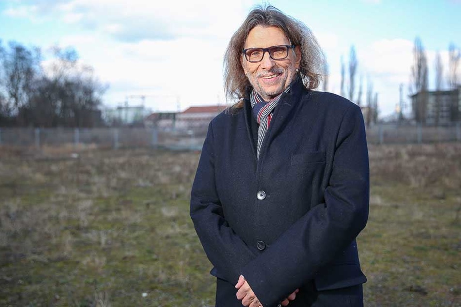 Die Schule ist noch nicht da, aber es gibt schon den Direktor: Thomas Lorenz.