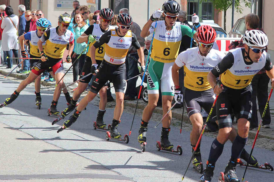 Tempomacher! Trotz seiner mittlerweile 34 Jahre ist Björn Kircheisen (Nr. 11) noch immer schnell unterwegs. Und auch beim Springen zeigt er stabil gute Leistungen.