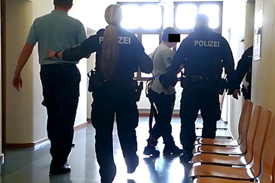 Der Schüler sitzt nun in Untersuchungshaft.