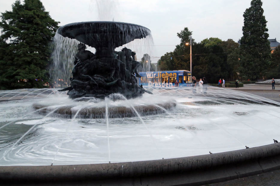 Unbekannte schütteten wohl Spülmittel oder Seife in den Brunnen.