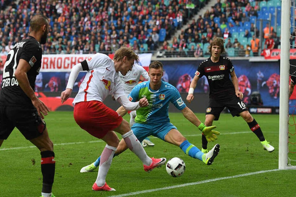 Auch Emil Forsberg probierte es das ein oder andere Mal, scheiterte hier aber an Torhüter Bernd Leno.