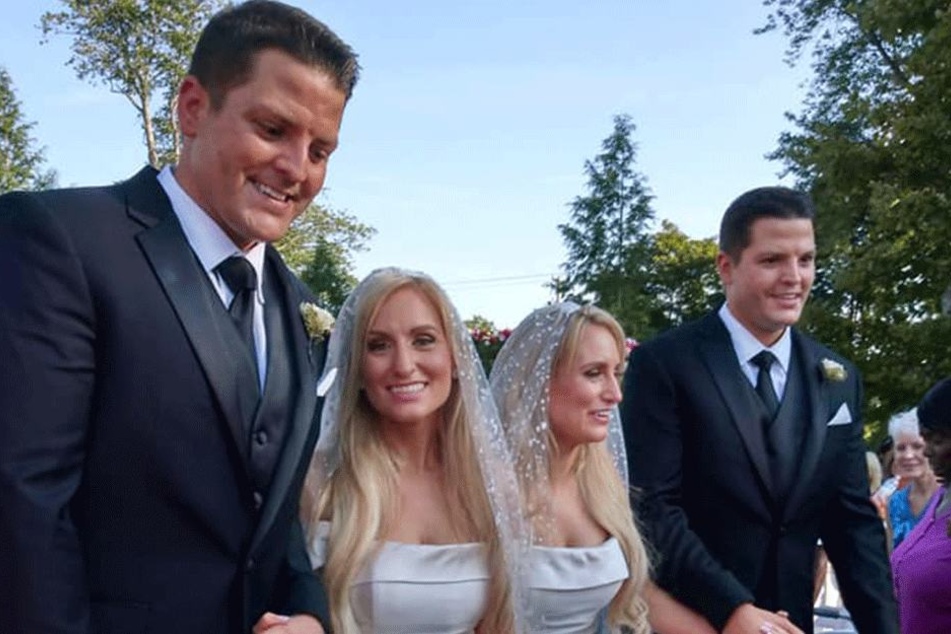 Brittany und Briana Deane (32) mit Josh und Jeremy Slayers (34)