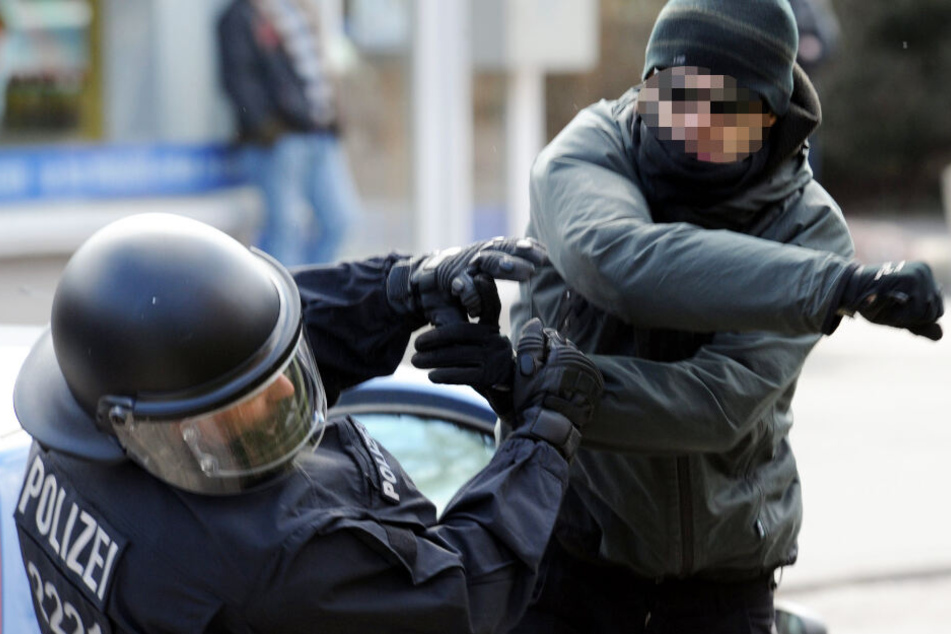 Polizeibeamte werden vermehrt selbst Opfer von Gewalttaten. (Symbolbild)
