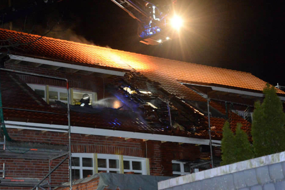 Erst brannte der Dachstuhl eines Mehrfamilienhauses in Versmold.