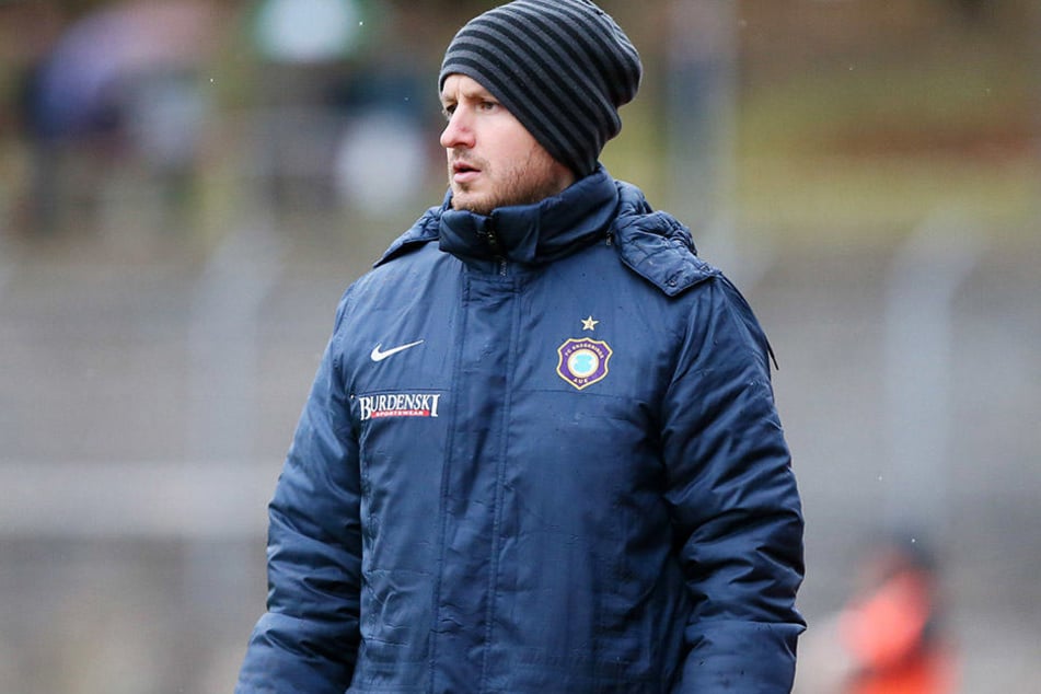 Aues Coach Hannes Drews hofft am Sonntag auf einen Sieg seiner "Veilchen" in Duisburg.