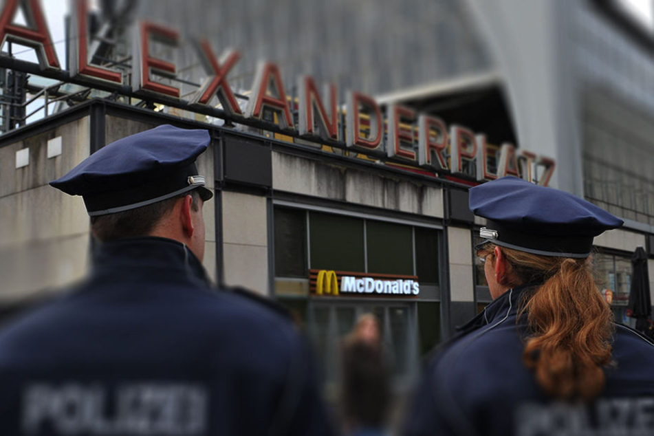 Am Alexanderplatz kommt es immer wieder zu Straftaten. Die Polizei erhöht daher die Präsenz. (Symbolbild)