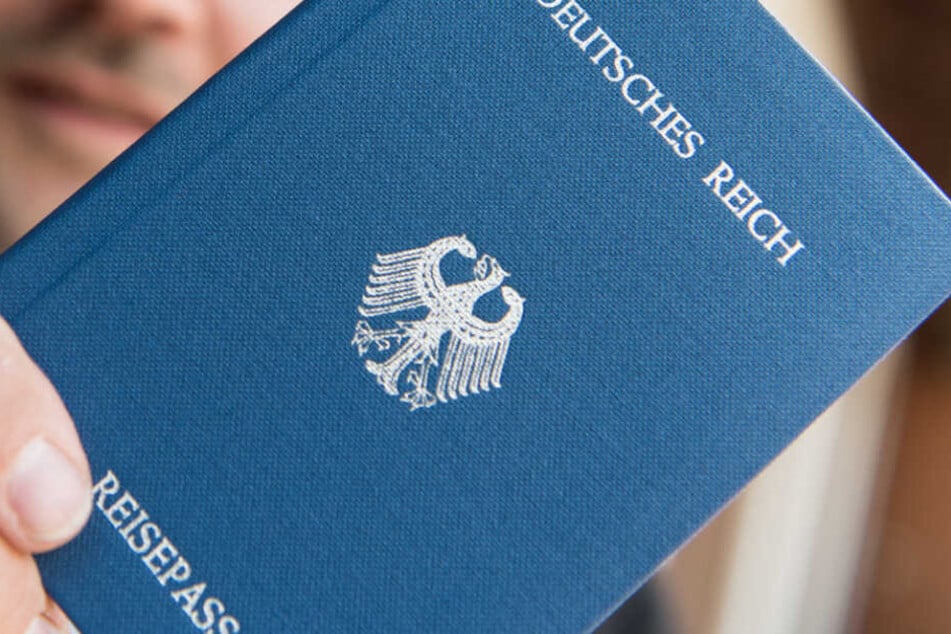 In Bayern haben mehr als 300 "Reichsbürger" eine Waffenerlaubnis. (Symbolbild)