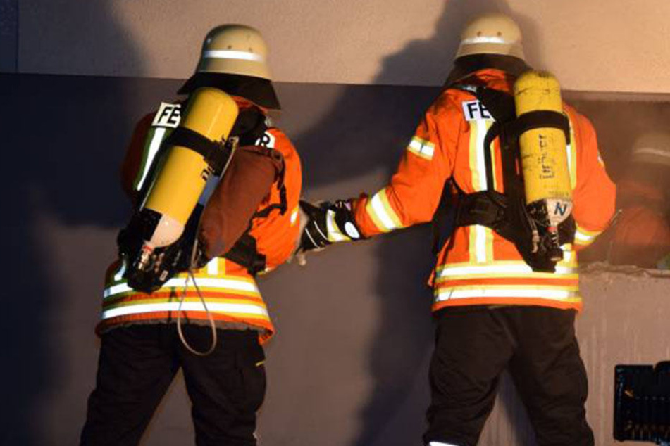 Nächtlicher Einsatz für die Feuerwehr! Im El-Dorado brach ein Feuer aus. (Symbolbild)