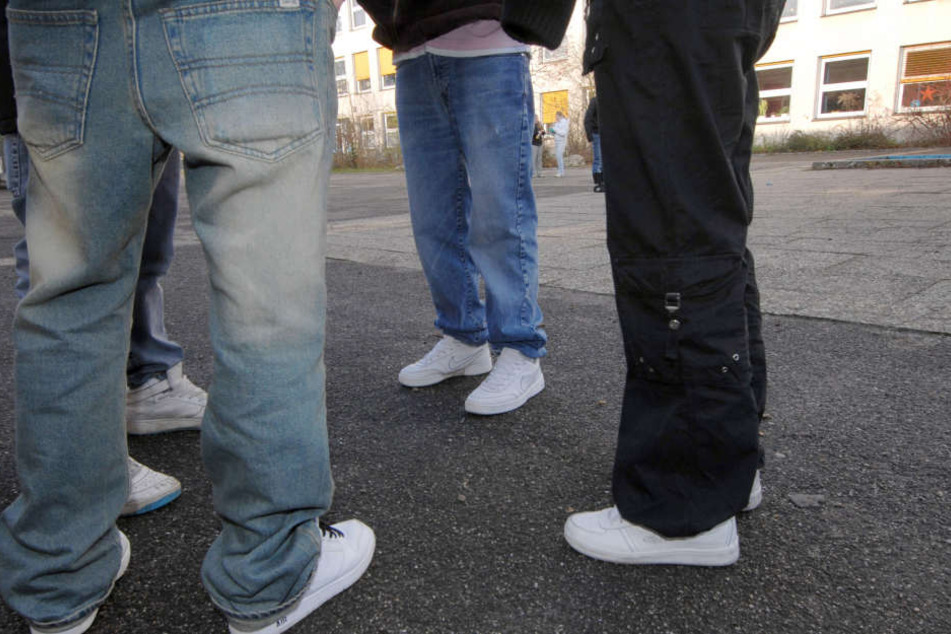 Nach einer Messerstecherei in Köln sucht die Polizei Zeugen. (Symbolbild)