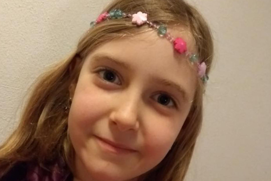 Larissa (8) ist auf jede Hilfe angewiesen.
