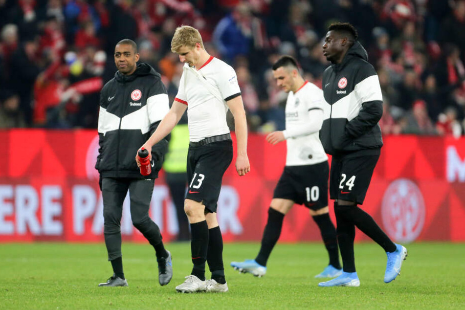 Am Ende setzte es für die dezimierte Eintracht in Mainz eine weitere Auswärtsniederlage.