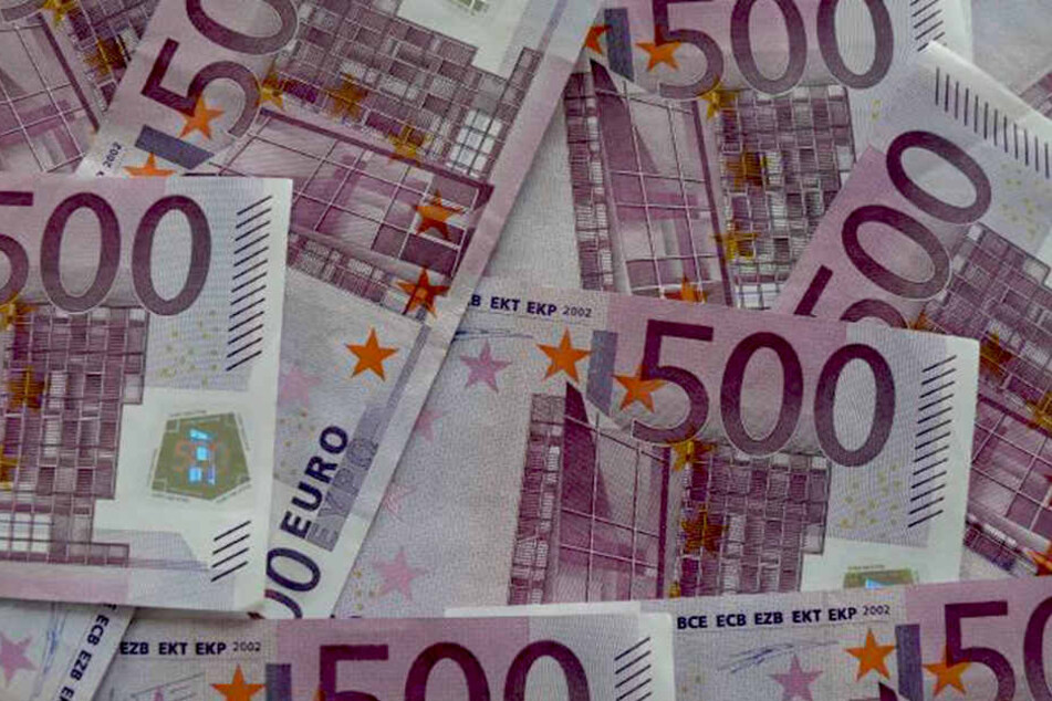 Der 42-jährige Österreicher fand im Keller bündelweise 500-Euro-Scheine...