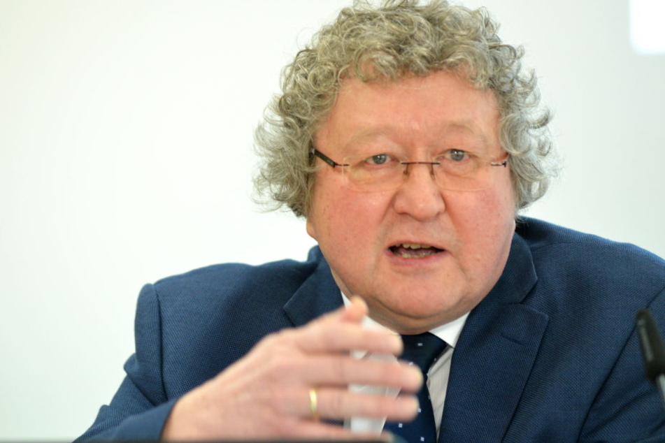 Das Auto vom Dresdner Professor Werner Patzelt wurde angezündet.