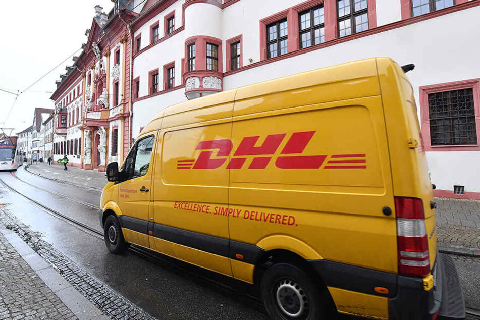 Ein verdächtigtes DHL-Paket legte kurzzeitig die Darmstädter Innenstadt lahm (Symbolbild).