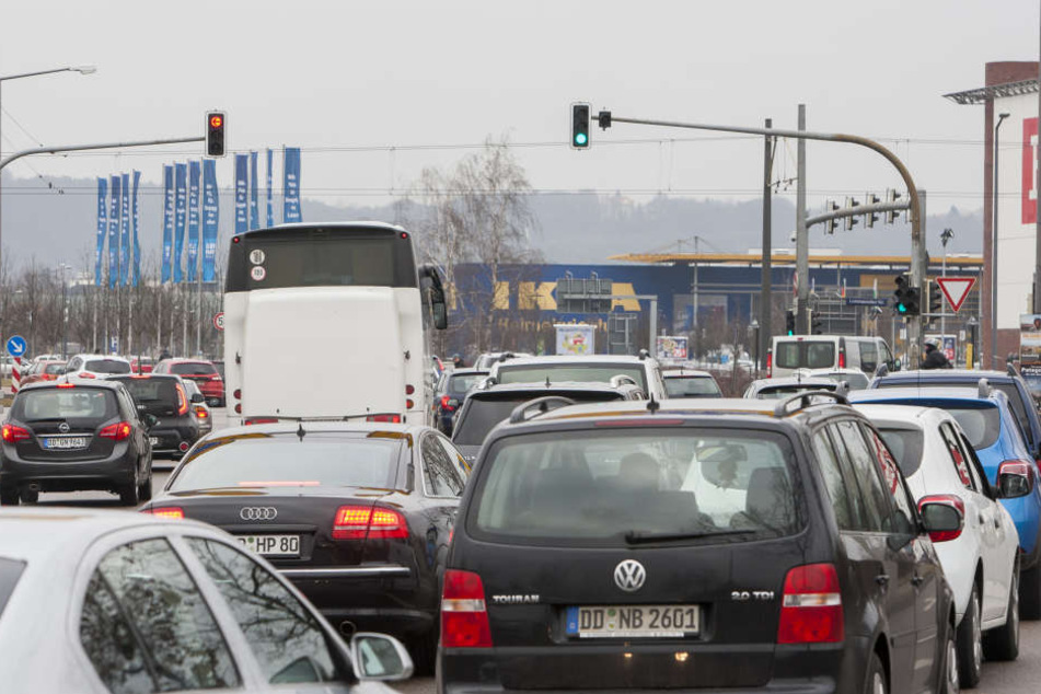 Verkehrsstau vorm Dresdner Elbepark: Elektroautos hätten in Sachen
Umweltfreundlichkeit entscheidende Vorteile.