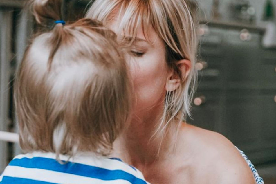 Der Abschied von Tochter Ella fiel Isabell Horn sichtlich schwer.