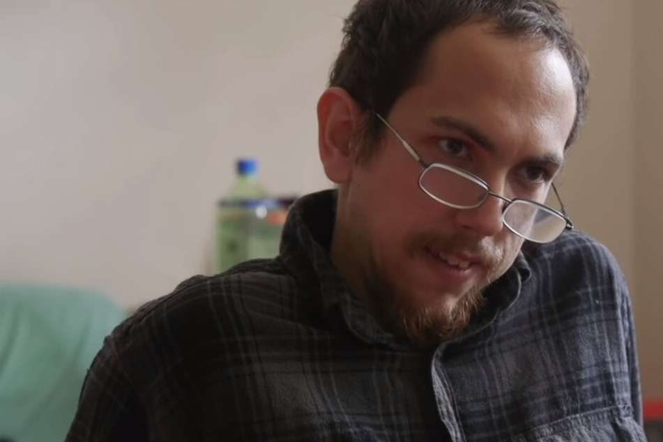 Mit Travis (23) ist die überglückliche Tory verlobt.