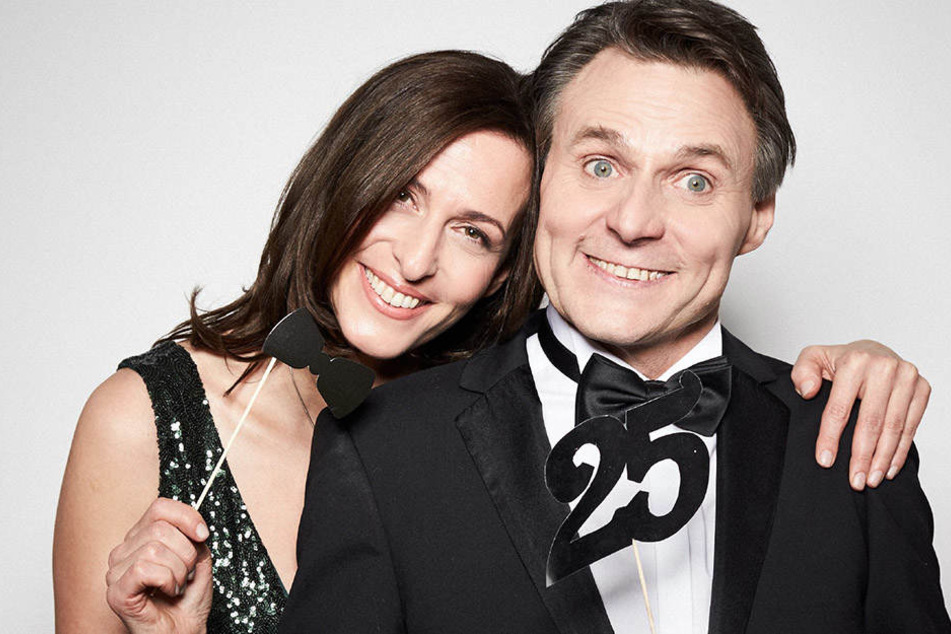 Sie sind mittlerweile „GZSZ“-Urgesteine: Ulrike Frank (48, „Katrin
Flemming“) und Wolfgang Bahro (56, „Jo Gerner“).
