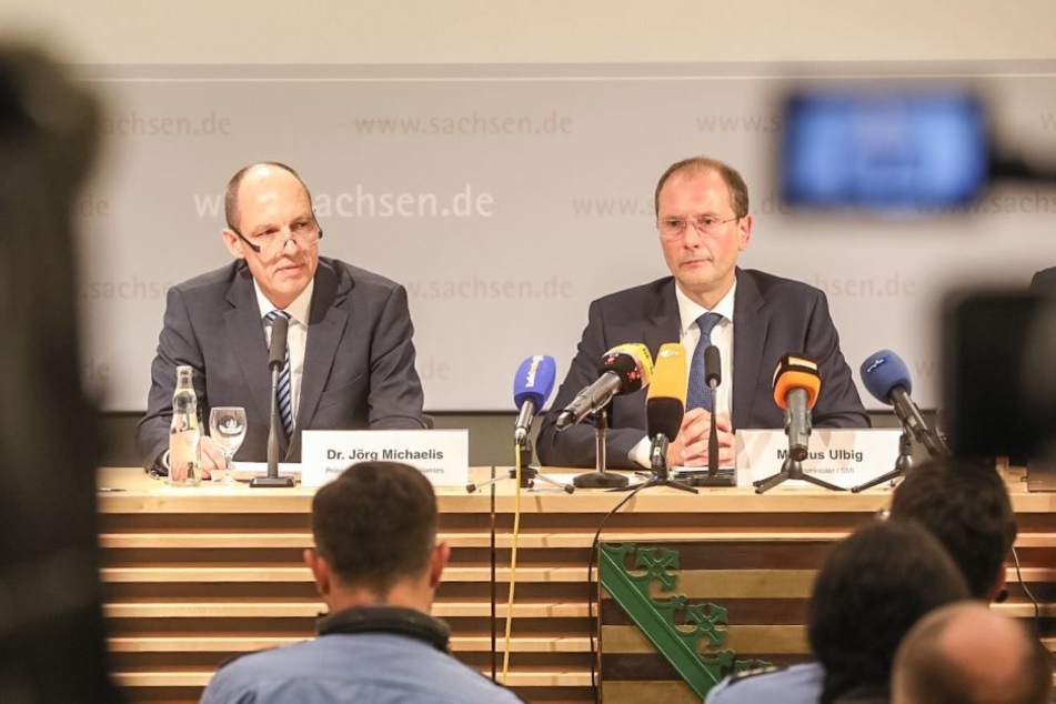 Der sächsische Staatsminister des Innern, Markus Ulbig (re.).
