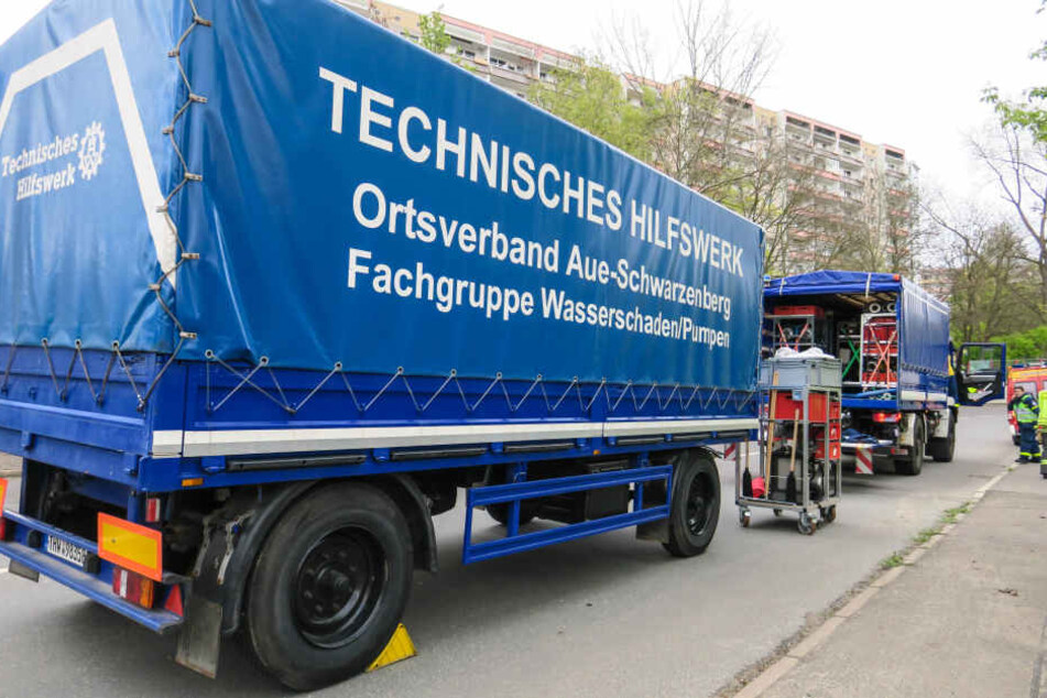 Das Technische Hilfswerk war mit einer Spezialpumpe aus Aue gekommen.