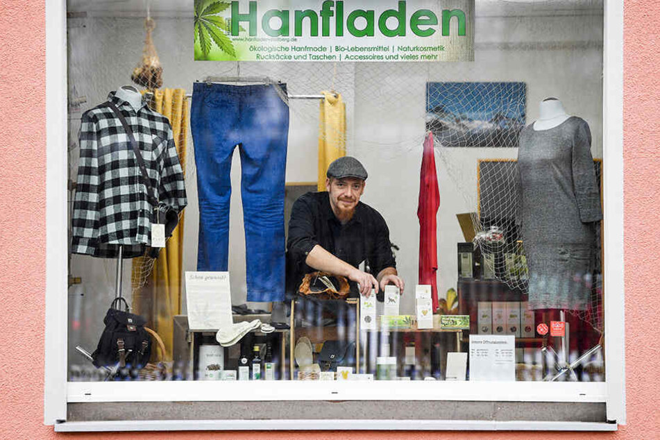Im Stollberger Hanfladen gibt es außer Mode auch Taschen, Kosmetik und Lebensmittel.
