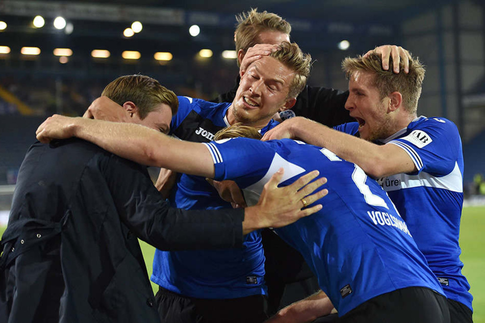 Jubelstimmung beim DSC: Erstmals seit November 2009 ist Arminia Bielefeld wieder Tabellenführer.