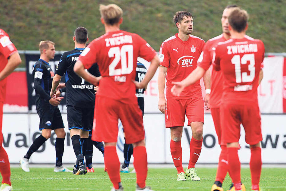 Die Zwickauer Spieler waren nach Abpfiff enttäuscht.