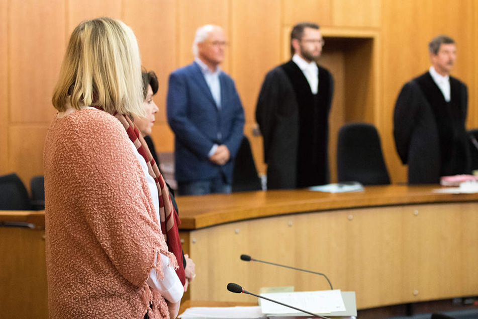 Die Frau ist wegen dreifachen Mordversuchs angeklagt.