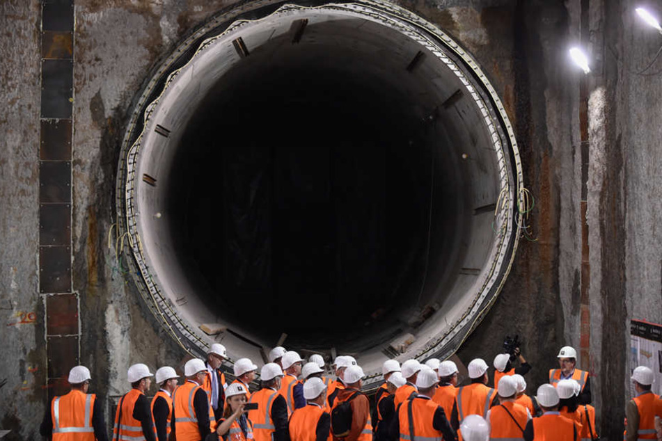 Die insgesamt 1,7 Kilometer langen Tunnelstücke entlang der Straße Unter den Linden wurden von 2013 bis 2015 gebaut.