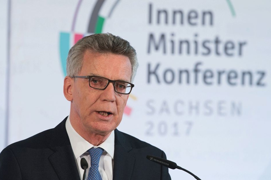 Innenminister Thomas de Maizière kündigte ein neues Modell zur besseren Überwachung von Islamisten mit Terrorgefahr an.