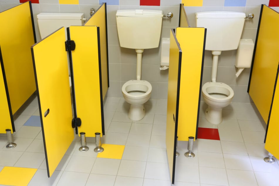 Wegen der andauernden Kälte sind die Toiletten-Leitungen zugefroren. (Symbolbild)