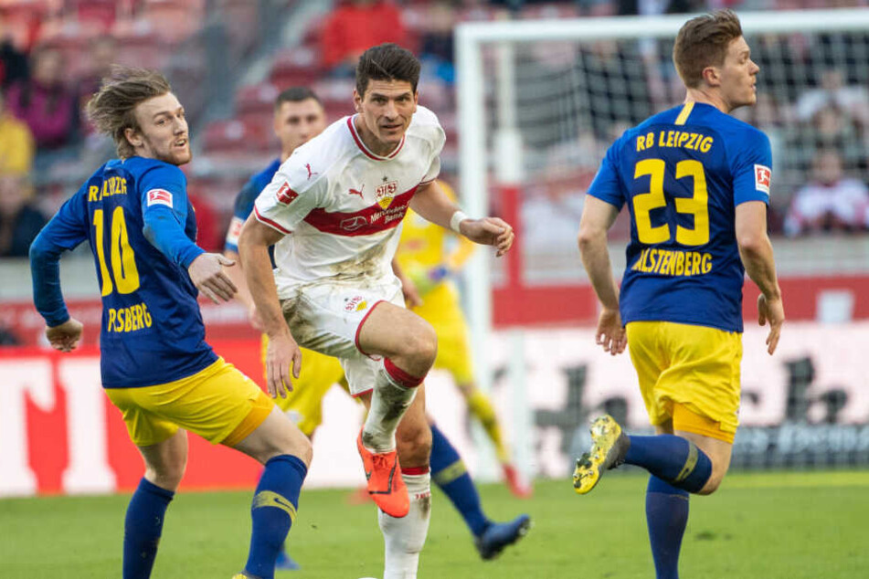 Im RB-Sandwich: VfB-Star Mario Gomez.