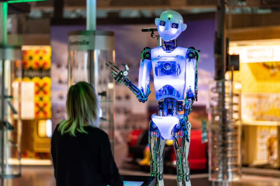 Der Roboter "robothespian" bei der Ausstellung "Künstliche Intelligenz und Robotik".