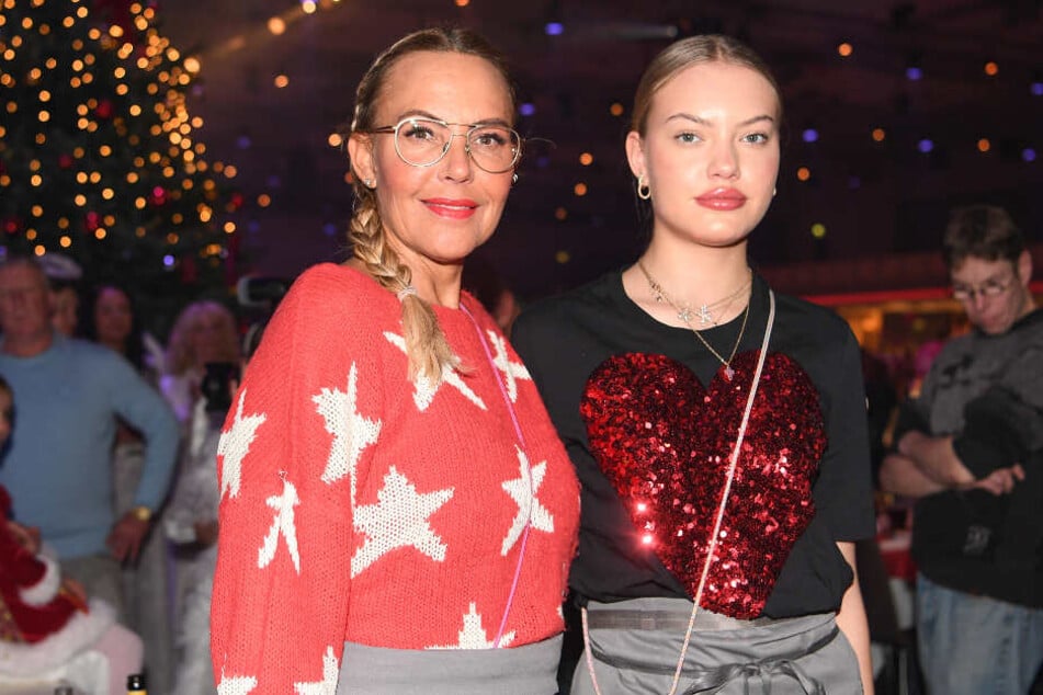 Hier trägt sie noch einen geflochtenen Zopf: Natascha Ochsenknecht (l) und ihre Tochter Cheyenne. (Archivbild)